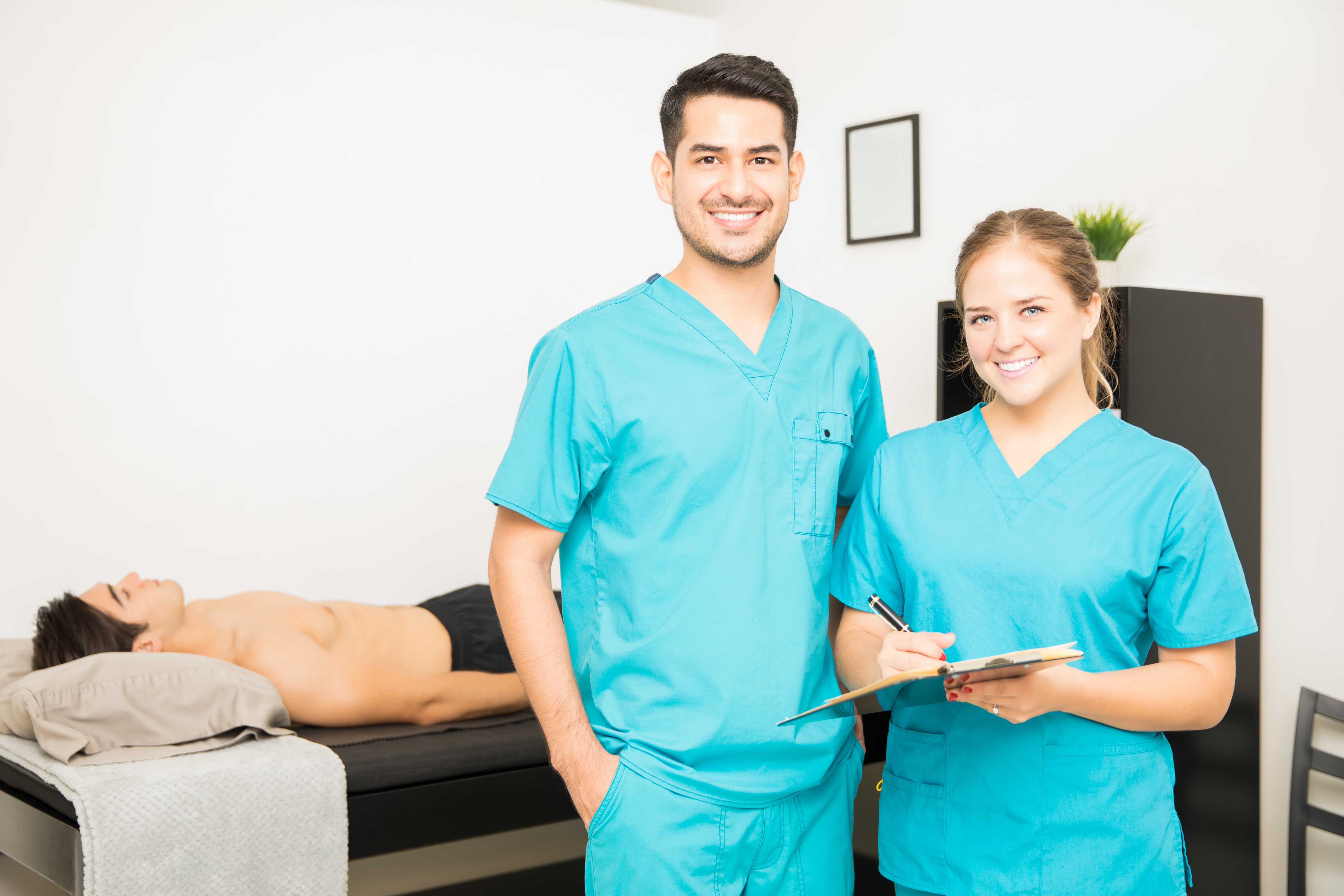 Assistant kiné : tout savoir pour bien choisir ton statut en libéral